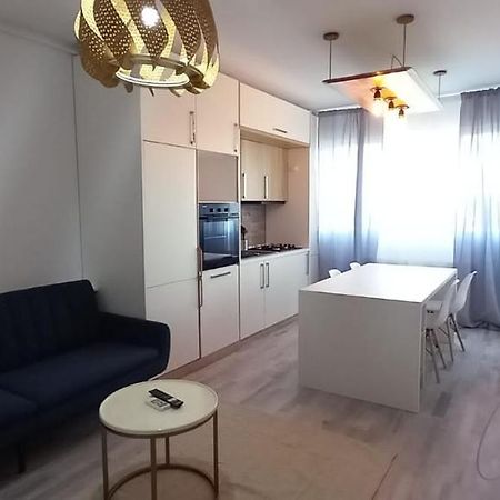 Preciziei 1Br Luxury Apartment With Fast Wifi, Self Check In And Parking Bukares Bagian luar foto